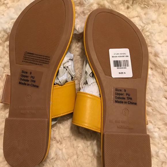 Sandals - Picture 1 of 3